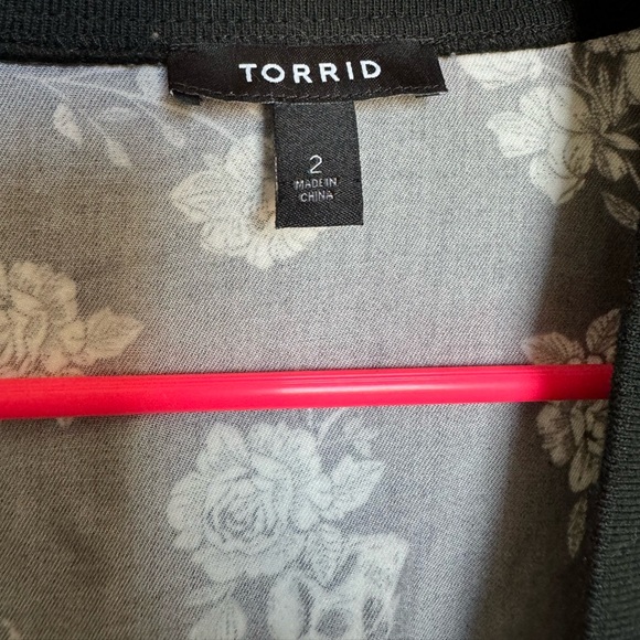Torrid Floral Skull Bomber size 2 - Picture 4 of 6